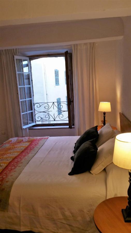Ana'S Guest House Chambres D'Hotes Aups Esterno foto